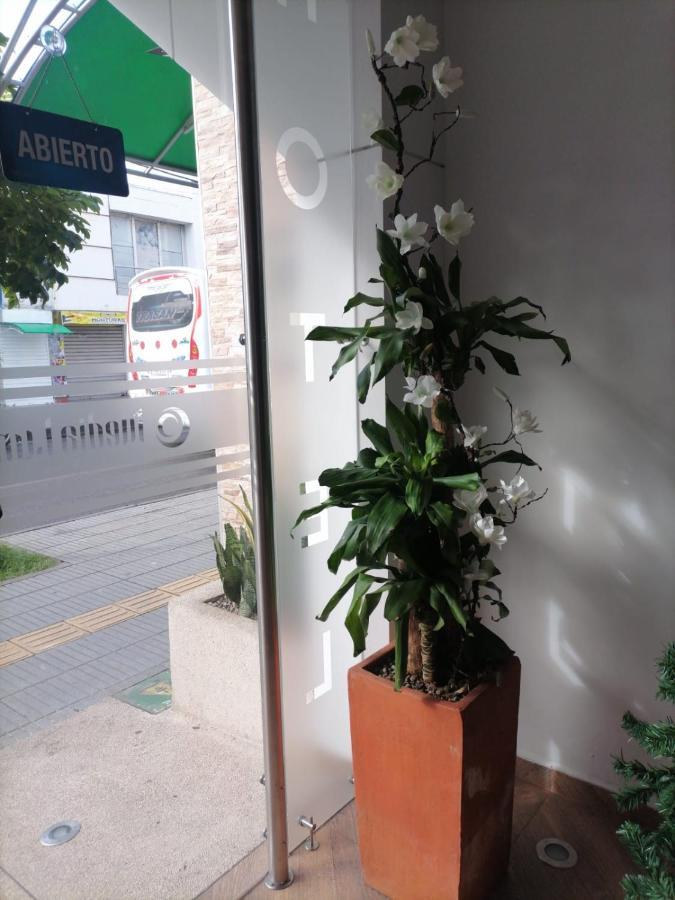 Hotel Media Luna Cúcuta Esterno foto